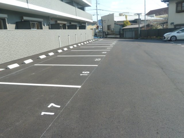エスペーロ青山北の駐車場