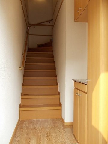 ベルソレイユ　Ⅱの玄関|収納もある玄関です