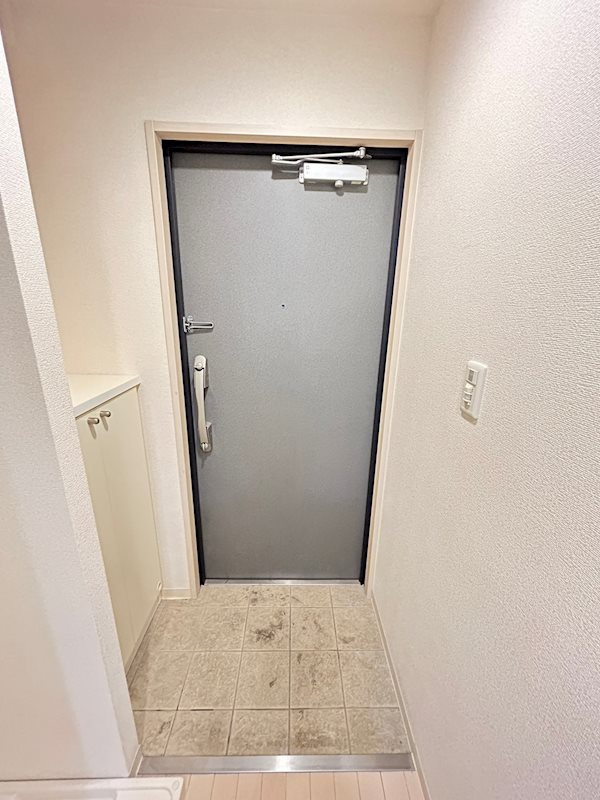 ダイドーメゾン神戸元町の玄関