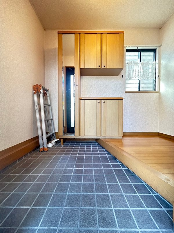 高徳町１丁目戸建の玄関