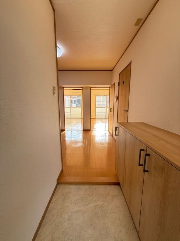 田中マンションの玄関