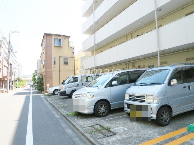 マルヨネマンションの駐車場|敷地内に駐車場あります！！