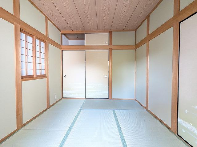 出屋敷元町1丁目　中古一戸建ての寝室|和室6.0帖
■物件内覧・資金計画相談・住宅ローン相談、リフォーム相談、お問合せ受付中■
※当日・翌日のご内覧、ご相談はお電話でのお問合せがスムーズです！