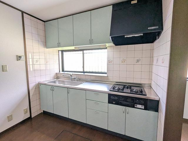 出屋敷元町1丁目　中古一戸建てのキッチン|システムキッチン
■物件内覧・資金計画相談・住宅ローン相談、リフォーム相談、お問合せ受付中■
※当日・翌日のご内覧、ご相談はお電話でのお問合せがスムーズです！