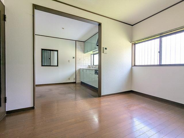 出屋敷元町1丁目　中古一戸建ての居間・リビング|LDK12.0帖
■物件内覧・資金計画相談・住宅ローン相談、リフォーム相談、お問合せ受付中■
※当日・翌日のご内覧、ご相談はお電話でのお問合せがスムーズです！