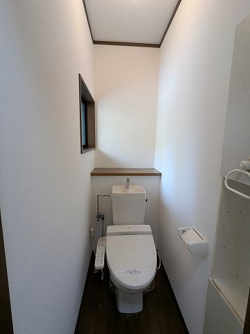 出屋敷元町1丁目　中古一戸建てのトイレ|温水洗浄便座
■物件内覧・資金計画相談・住宅ローン相談、リフォーム相談、お問合せ受付中■
※当日・翌日のご内覧、ご相談はお電話でのお問合せがスムーズです！