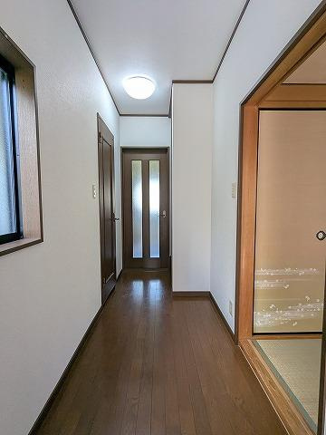 出屋敷元町1丁目　中古一戸建ての内装|廊下
■物件内覧・資金計画相談・住宅ローン相談、リフォーム相談、お問合せ受付中■
※当日・翌日のご内覧、ご相談はお電話でのお問合せがスムーズです！