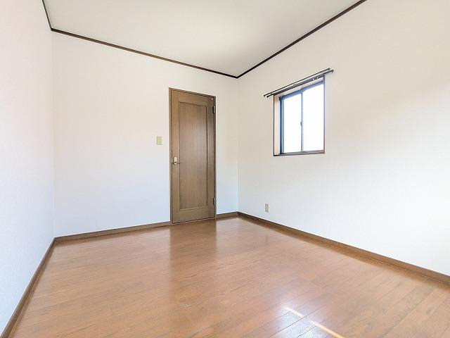 出屋敷元町1丁目　中古一戸建ての洋室|洋室6.0帖
■物件内覧・資金計画相談・住宅ローン相談、リフォーム相談、お問合せ受付中■
※当日・翌日のご内覧、ご相談はお電話でのお問合せがスムーズです！