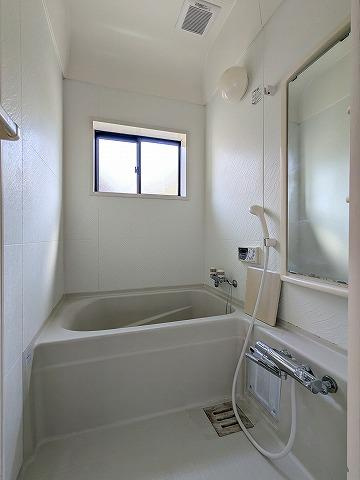 出屋敷元町1丁目　中古一戸建ての浴室|ユニットバス
■物件内覧・資金計画相談・住宅ローン相談、リフォーム相談、お問合せ受付中■
※当日・翌日のご内覧、ご相談はお電話でのお問合せがスムーズです！