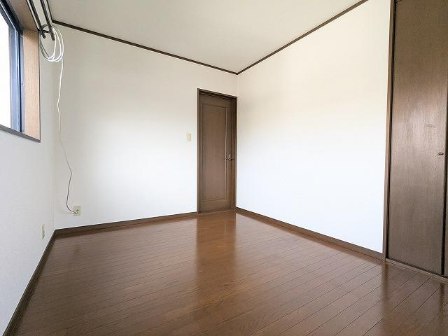 出屋敷元町1丁目　中古一戸建ての子供部屋|洋室6.0帖
■物件内覧・資金計画相談・住宅ローン相談、リフォーム相談、お問合せ受付中■
※当日・翌日のご内覧、ご相談はお電話でのお問合せがスムーズです！