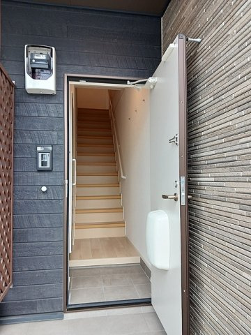 カーサＧＮＫの玄関|収納もある玄関です