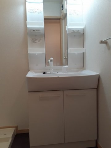 カルム　メゾンの洗面所|ゆったりとスペースのある洗面所