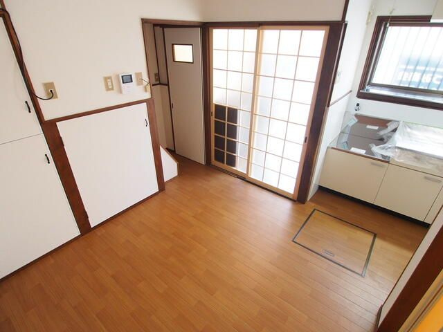 片山町１丁目貸家の居間・リビング