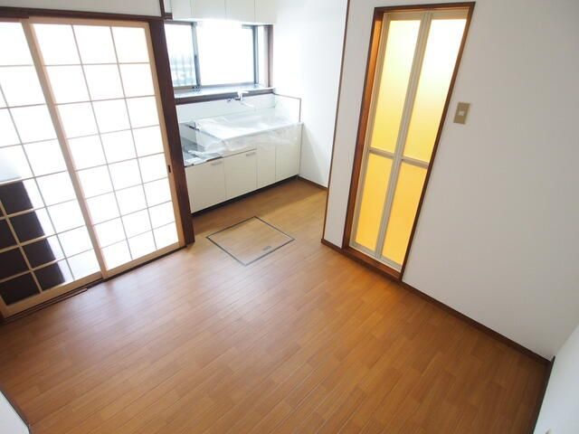 片山町１丁目貸家の居間・リビング