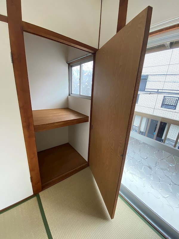 片山町１丁目貸家の収納