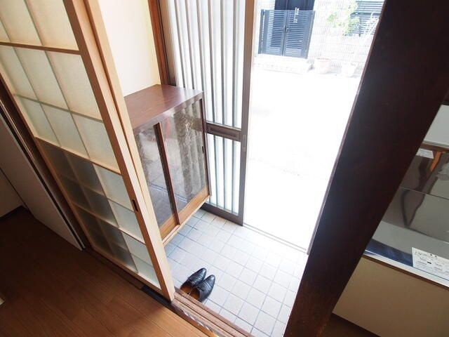 片山町１丁目貸家の玄関