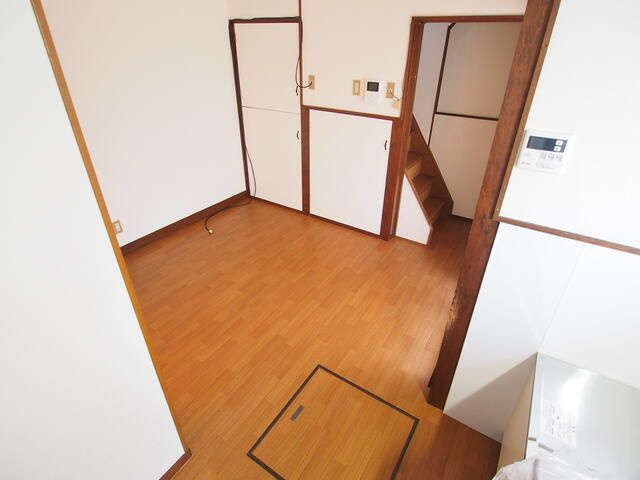 片山町１丁目貸家の居間・リビング