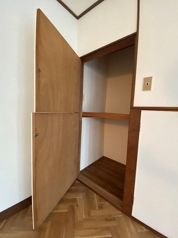 片山町１丁目貸家の収納