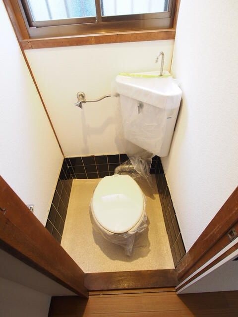 片山町１丁目貸家のトイレ