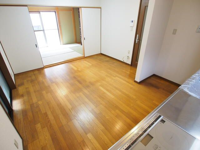 片山町2丁目貸家の居間・リビング