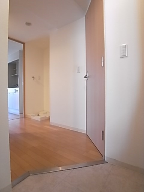 クオーレ三宮一番館の玄関