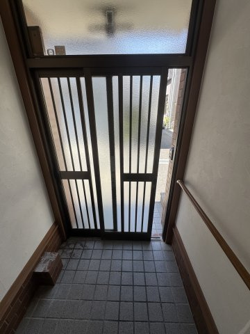 久保町4貸家の玄関