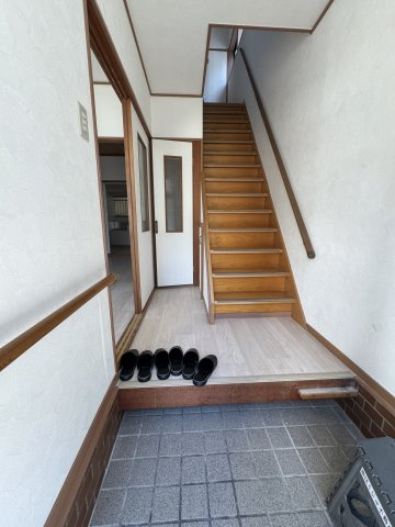 久保町4貸家の玄関