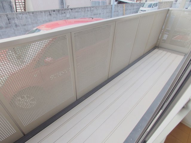 広島市安佐南区西原２丁目のアパートのバルコニー