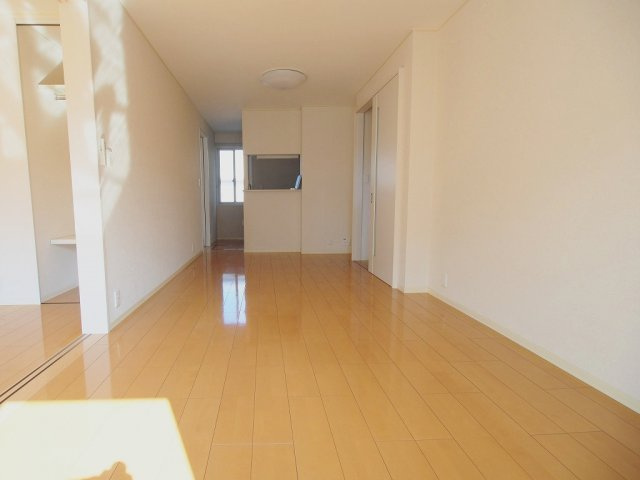 広島市安佐南区西原２丁目のアパートの居間・リビング