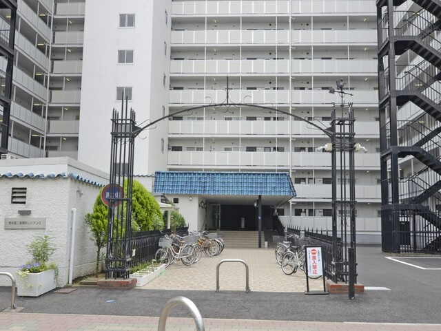 秀和第２東陽町レジデンスのエントランス|「東陽町」駅徒歩５分！耐震基準適合大規模マンション、秀和第２東陽町レジデンスは即日現地案内可能となっておりますので、お気軽にお問い合わせください！
