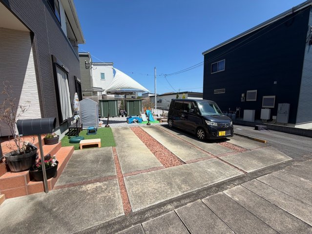 国富町大字本庄　中古戸建の前面道路含む現地写真