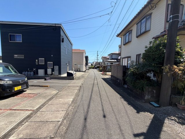 国富町大字本庄　中古戸建の前面道路含む現地写真
