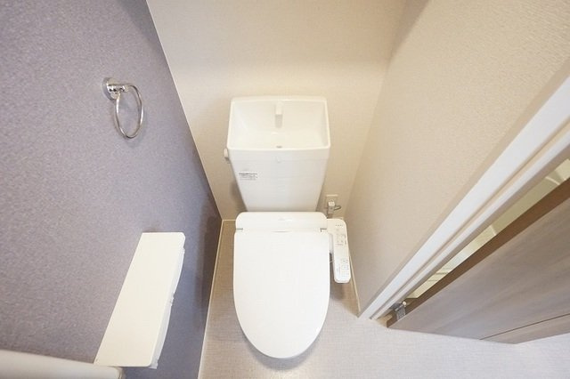【トイレ】 | ラ・フィオリーナⅠ | シンプルで使いやすいトイレです
