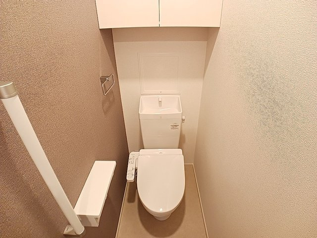 【トイレ】 | ロータス水巻１ | 落ち着いた色調のトイレです