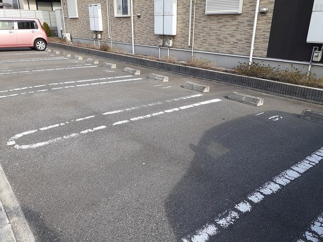 ノイ・フリーデＢの駐車場