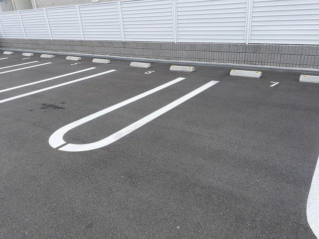 メゾン寺角　Ｅｓｔの駐車場