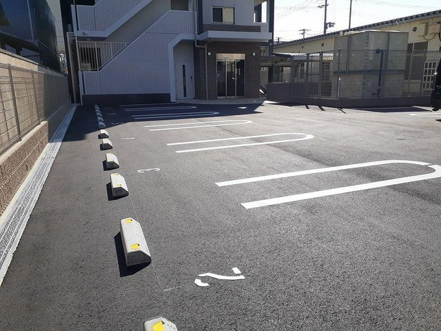クレールの駐車場