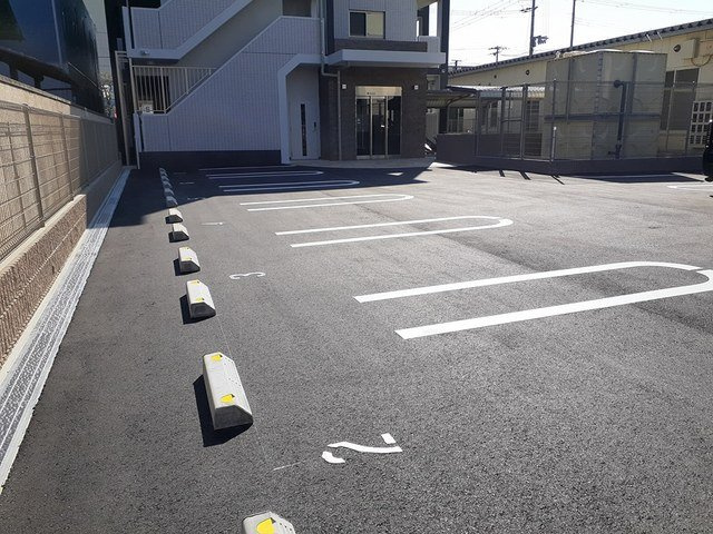 クレールの駐車場