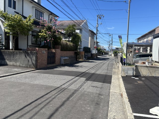 向洋新町2丁目の前面道路含む現地写真