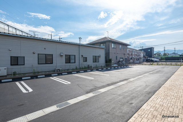 ファビオネスト駒沢の駐車場