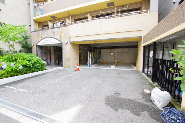 クリエイト21アテンドル梅田　仲介手数料無料の駐車場