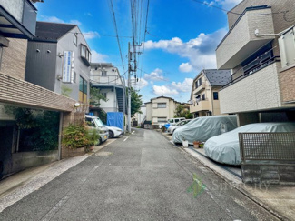 【前面道路含む現地写真】 | 大田区東馬込1丁目 | 車通りが比較的少なく、落ち着いた住環境が魅力です。