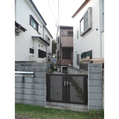 メゾン南山のエントランス