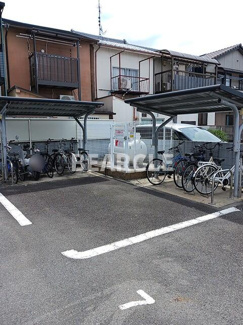 【駐車場】 | レジデンス　カレント　B | 駐車場に車を止められます