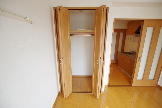 寝屋川市香里西之町の賃貸マンションの収納