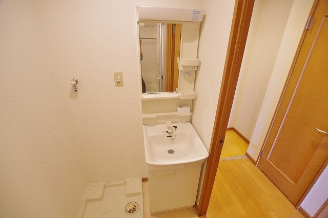 寝屋川市香里西之町の賃貸マンションの独立洗面台