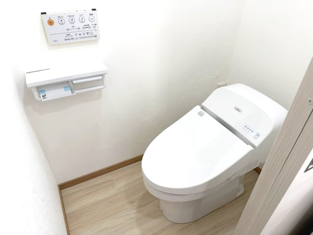 一之江1‐16-17　戸建のトイレ