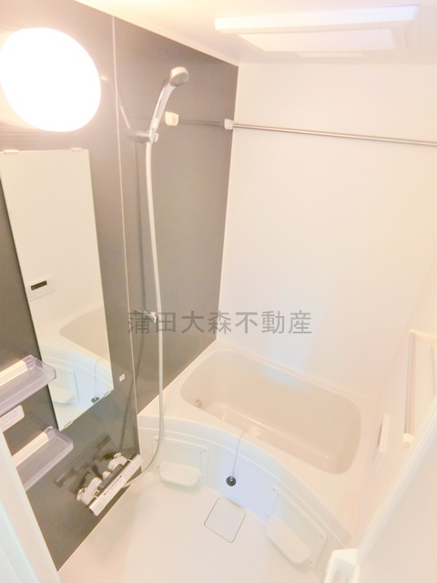 ADORE URBAN大森町Aの浴室|追焚+浴室乾燥機付きバスルーム　お風呂