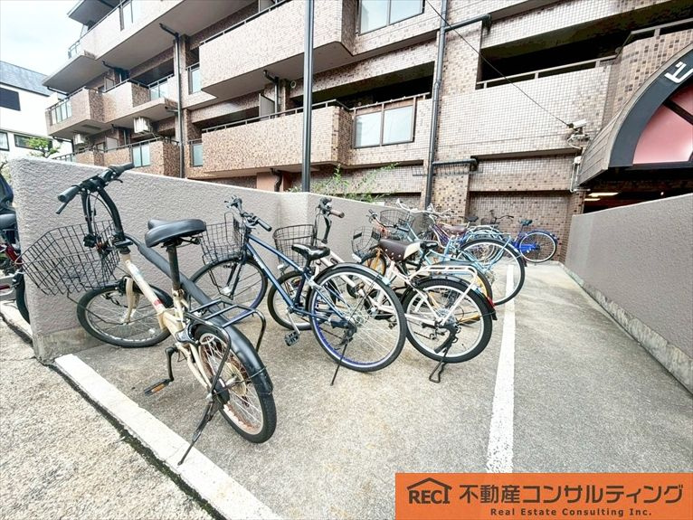 ビバリーハウス本山の駐輪場
