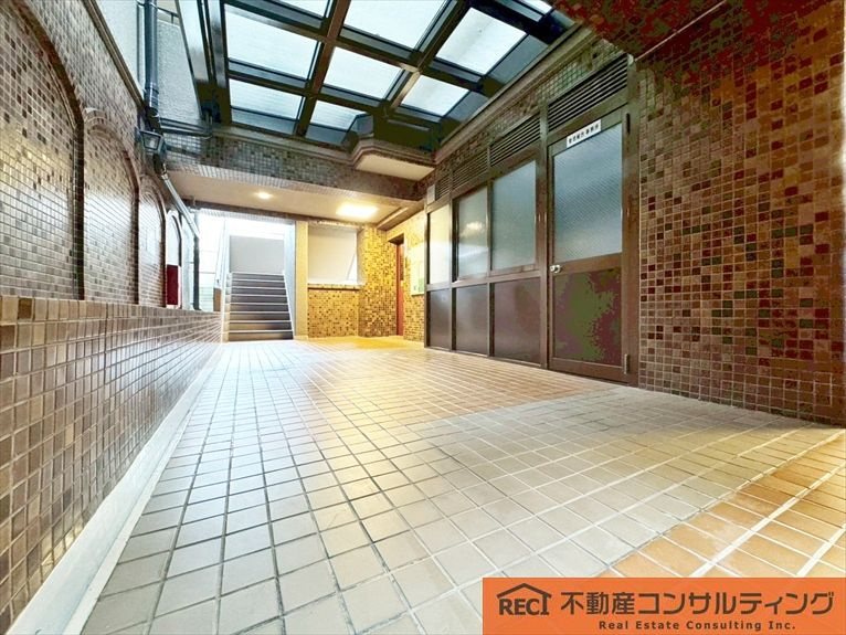 ビバリーハウス本山のエントランス